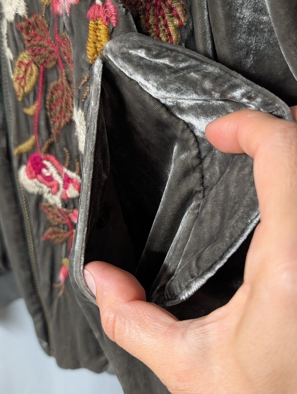 Johnny Was Chrys Olive Silk Velvet Bomber Jacket Floral Embroidery Size XS - Picture 6 of 11